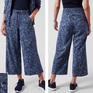 Athleta Avenue Wide Leg Crop Pants Blue Printed Size 16 Stretch Athleisure Chic